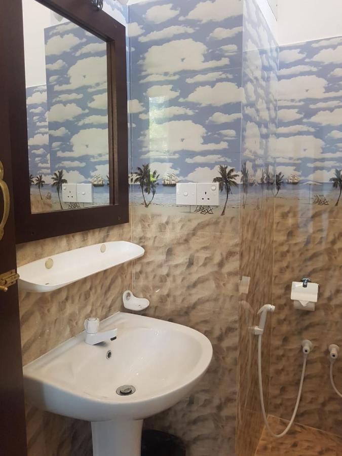 Hotel Waves Hiri Dickwella Zewnętrze zdjęcie